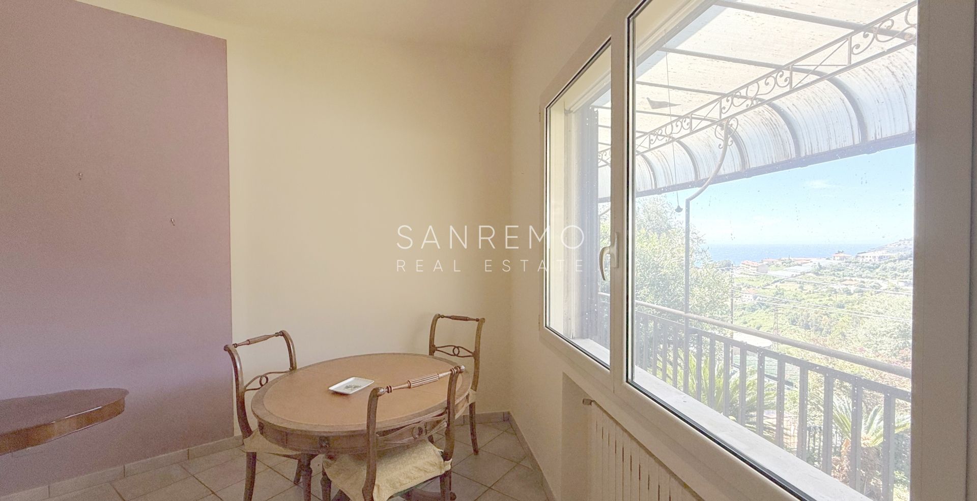 Graziosa villa con piscina sulla prima collina di Sanremo