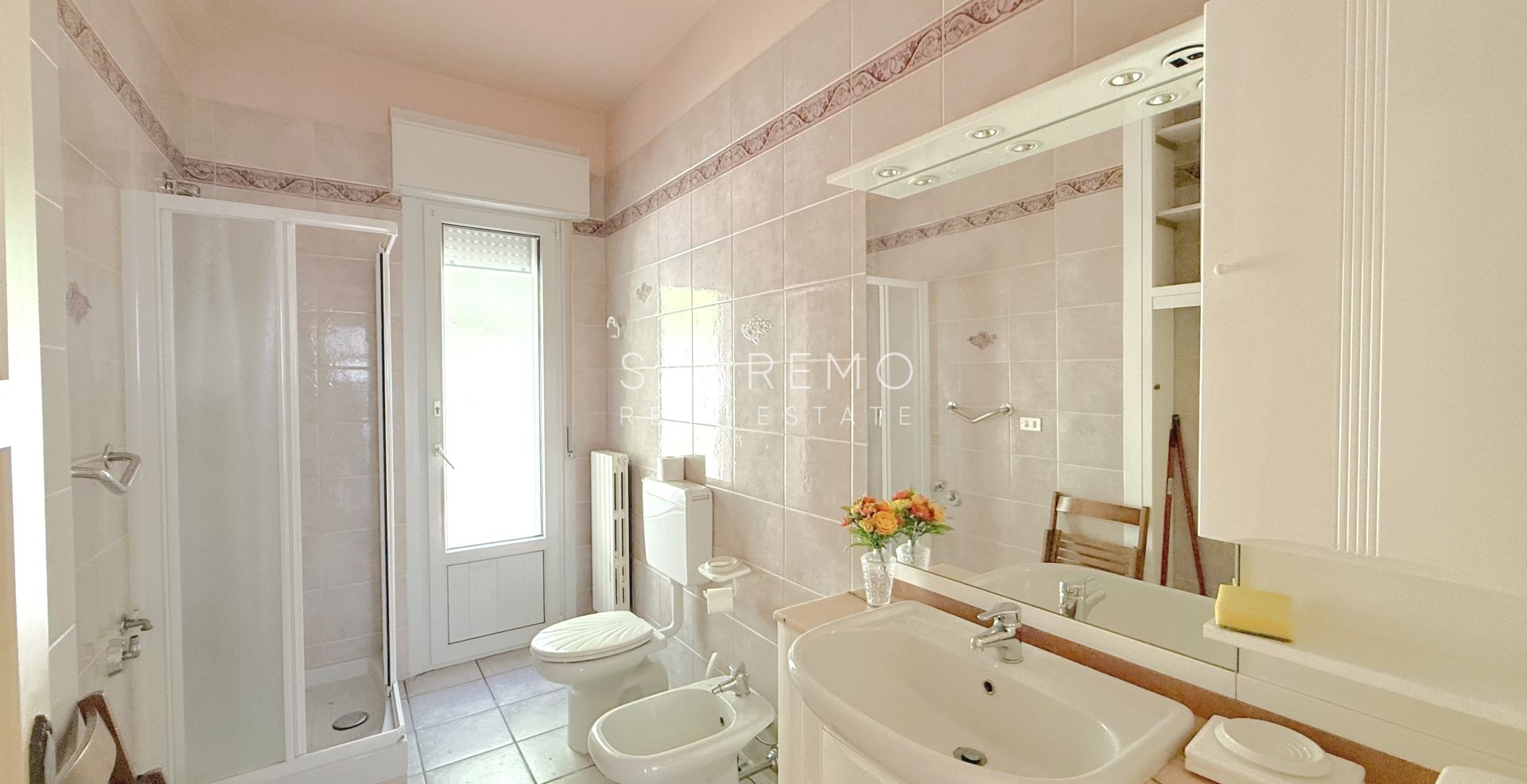 Graziosa villa con piscina sulla prima collina di Sanremo