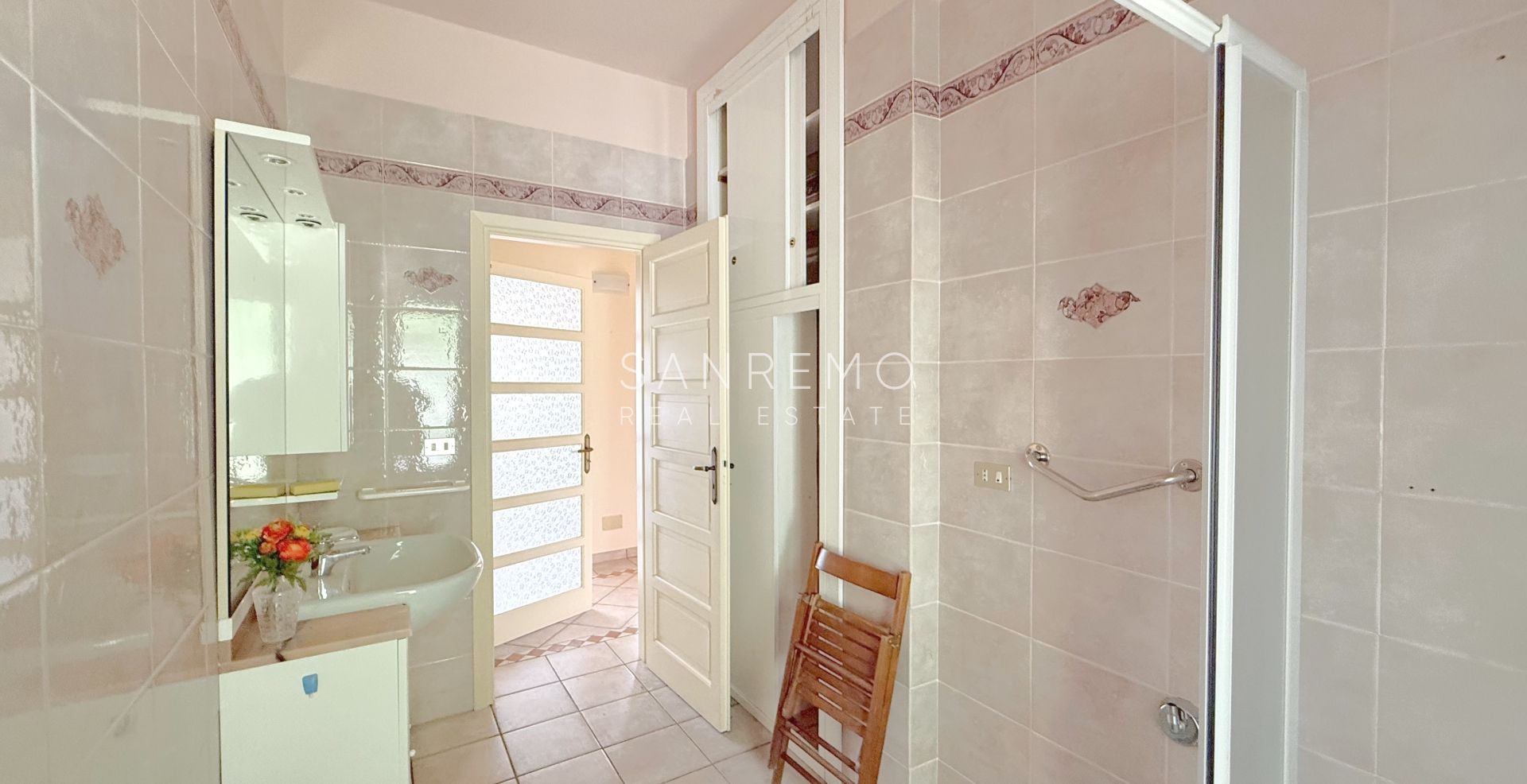 Graziosa villa con piscina sulla prima collina di Sanremo