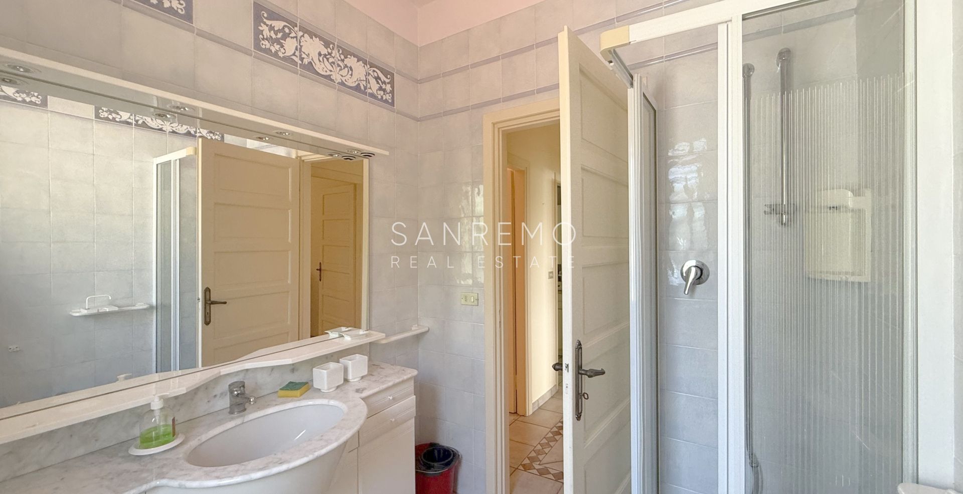 Graziosa villa con piscina sulla prima collina di Sanremo