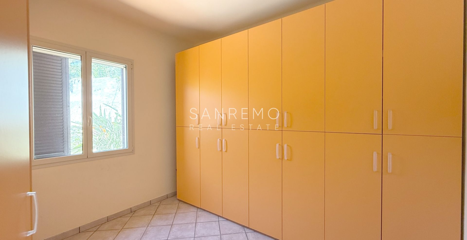 Graziosa villa con piscina sulla prima collina di Sanremo