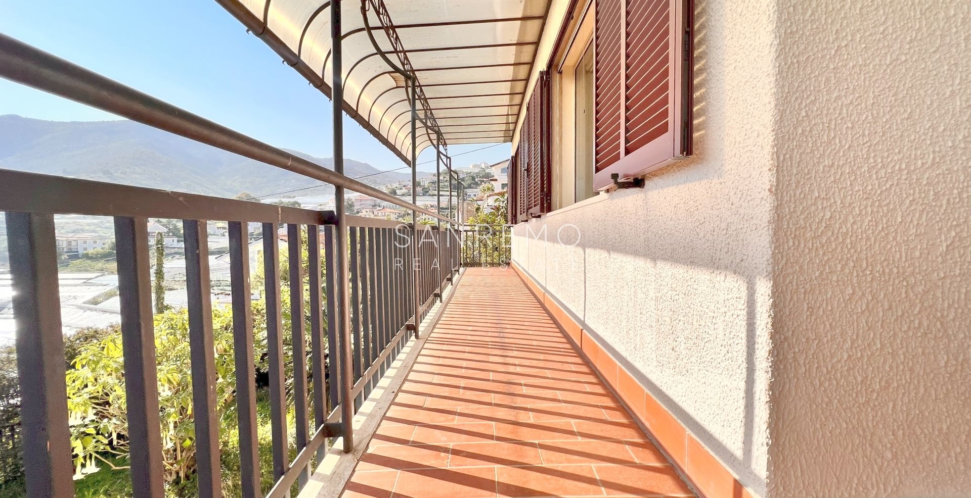 Graziosa villa con piscina sulla prima collina di Sanremo
