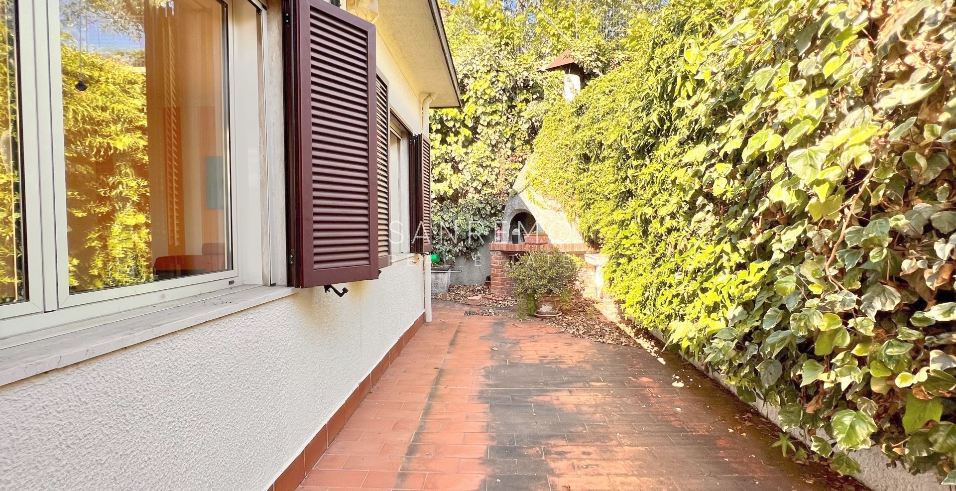 Graziosa villa con piscina sulla prima collina di Sanremo