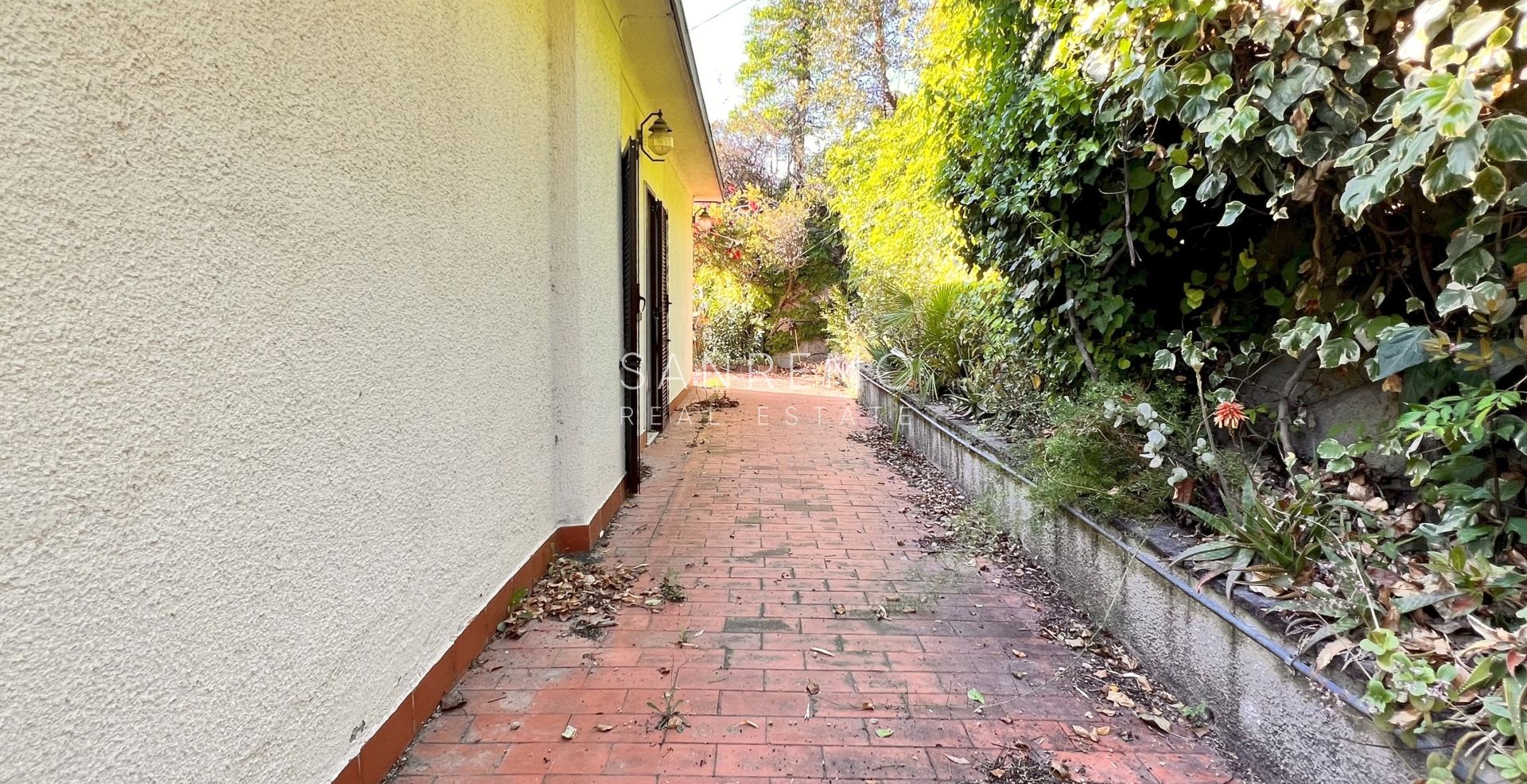 Graziosa villa con piscina sulla prima collina di Sanremo