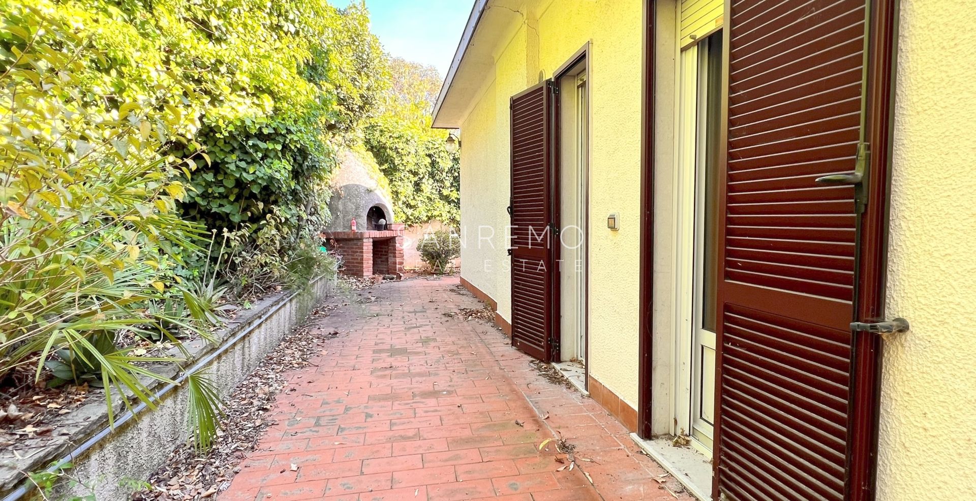 Graziosa villa con piscina sulla prima collina di Sanremo
