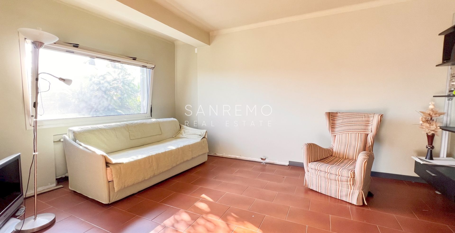 Graziosa villa con piscina sulla prima collina di Sanremo