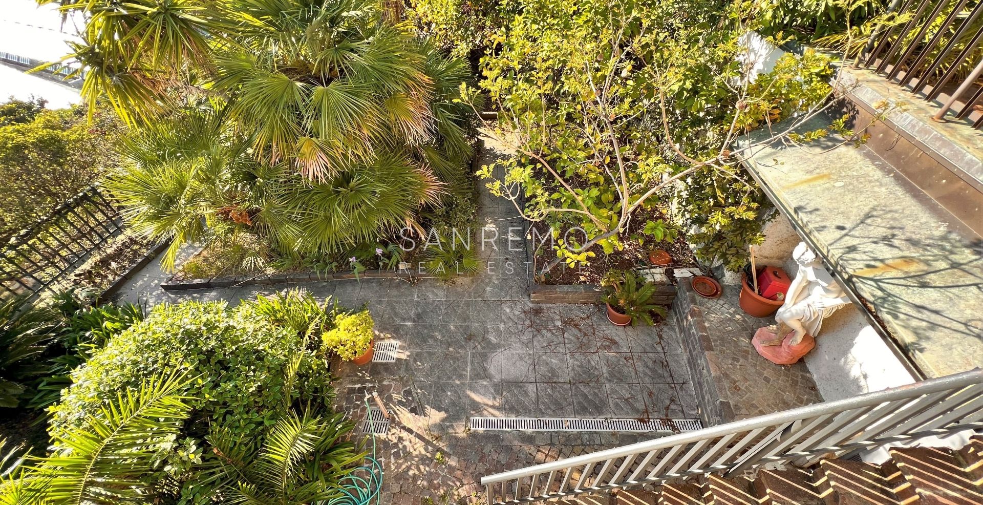 Graziosa villa con piscina sulla prima collina di Sanremo