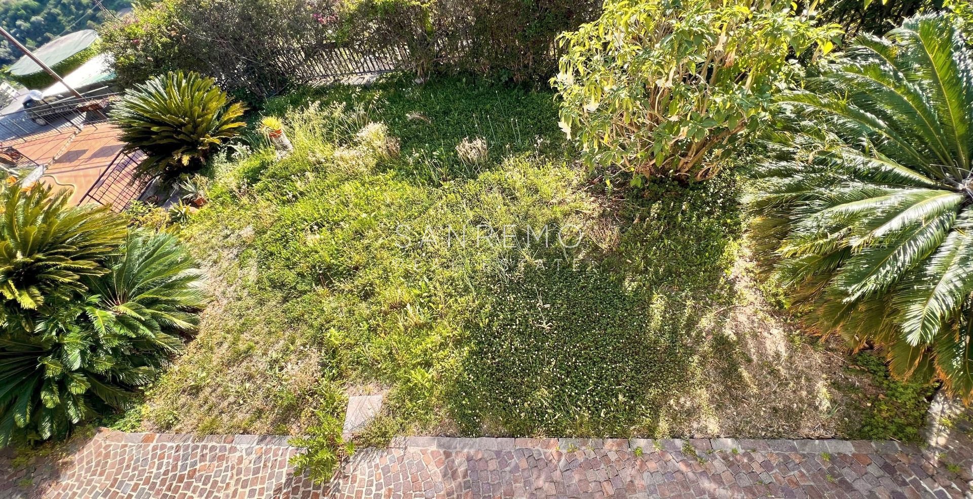 Graziosa villa con piscina sulla prima collina di Sanremo