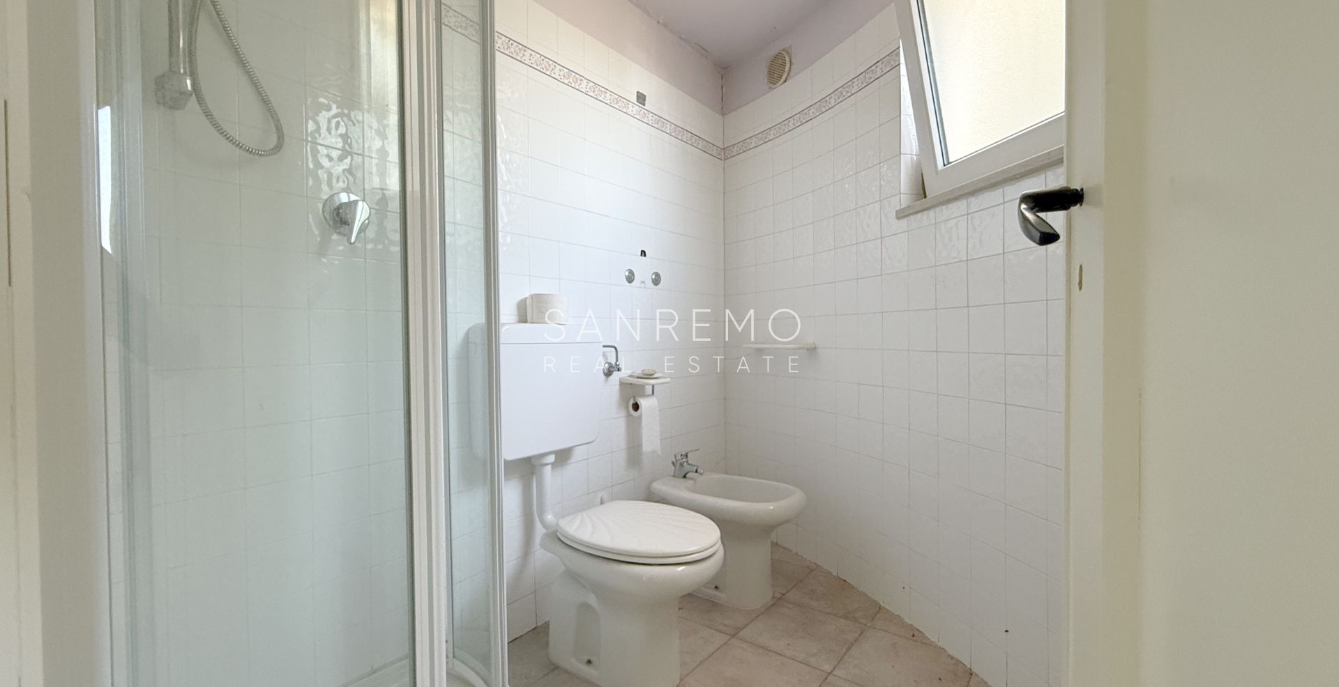 Graziosa villa con piscina sulla prima collina di Sanremo
