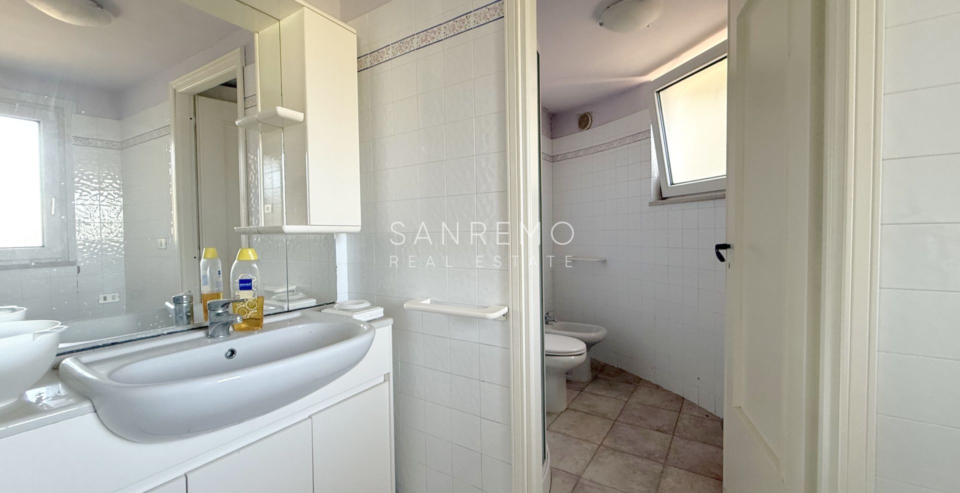 Graziosa villa con piscina sulla prima collina di Sanremo