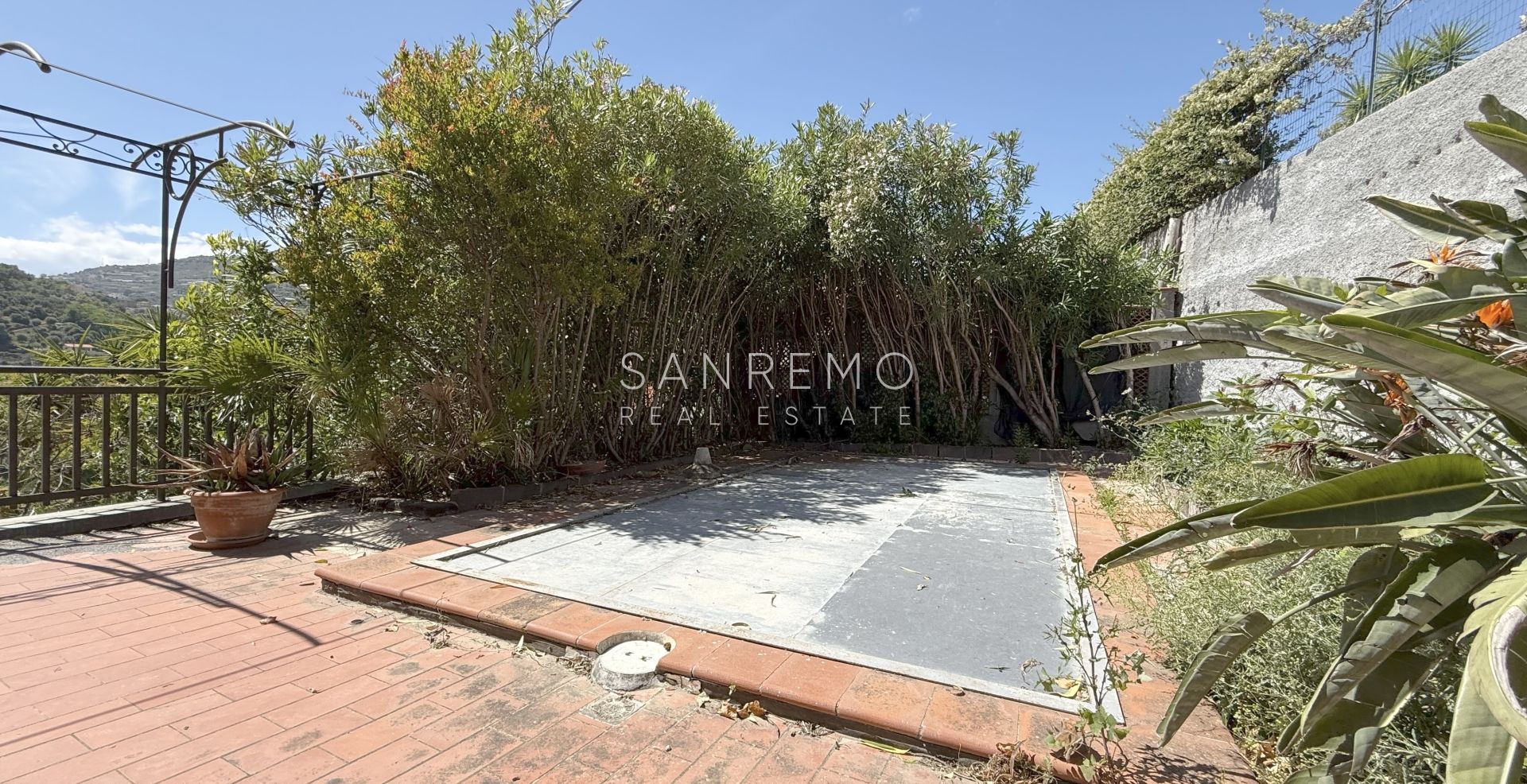 Graziosa villa con piscina sulla prima collina di Sanremo