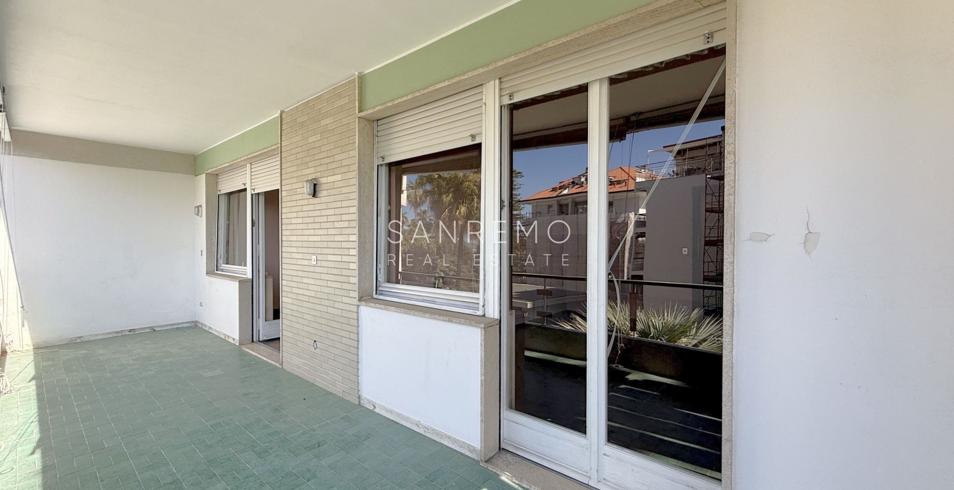 Luminoso trilocale con ampio terrazzo immerso nel verde
