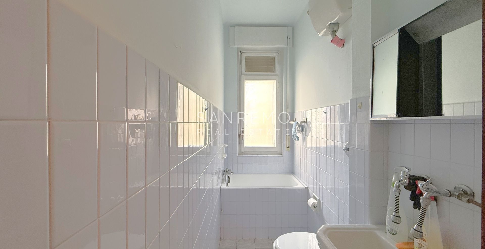 Luminoso trilocale con ampio terrazzo immerso nel verde