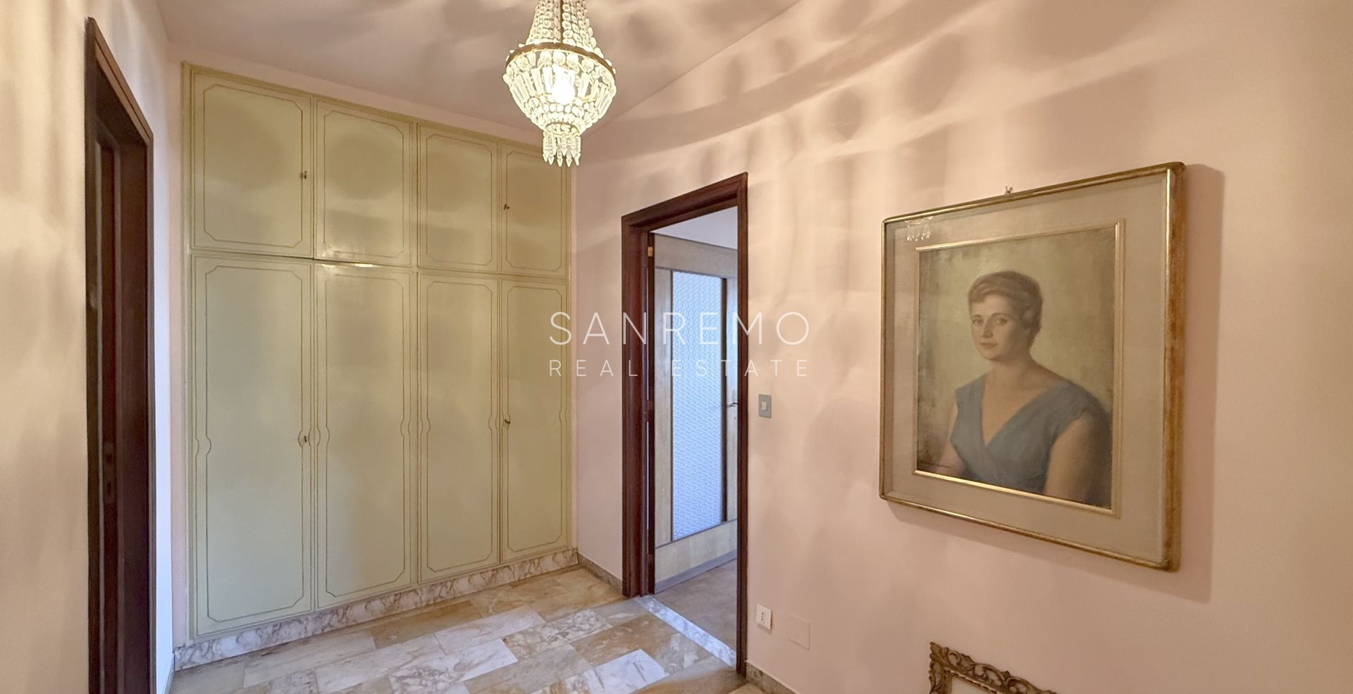 Luminoso trilocale con ampio terrazzo immerso nel verde