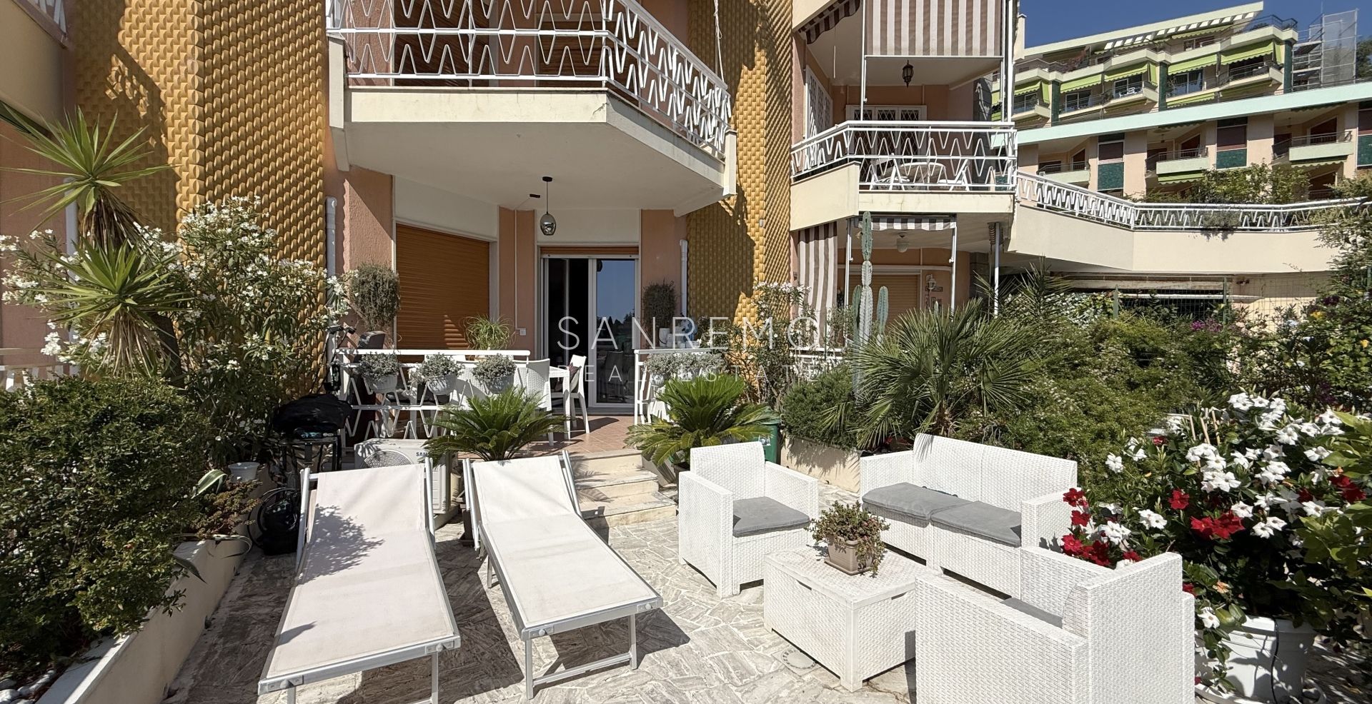 Bilocale con ampia terrazza immersa nel verde
