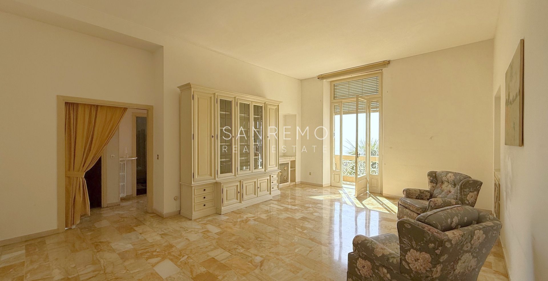 Prestigioso appartamento in villa con splendida vista mare