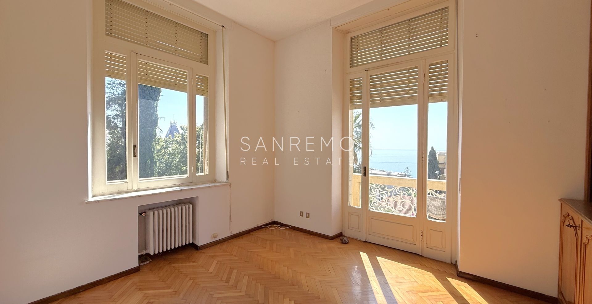 Prestigioso appartamento in villa con splendida vista mare