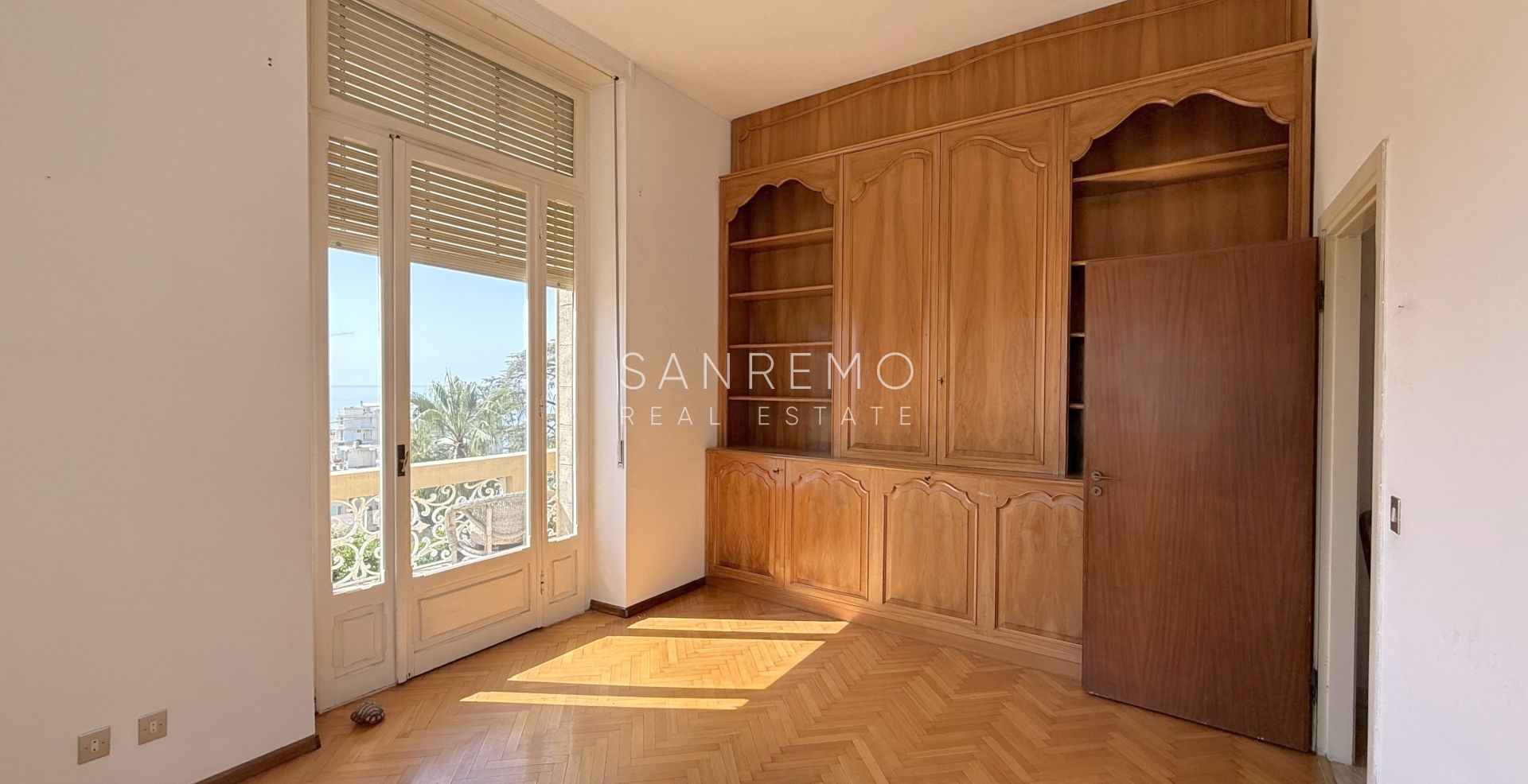 Prestigioso appartamento in villa con splendida vista mare