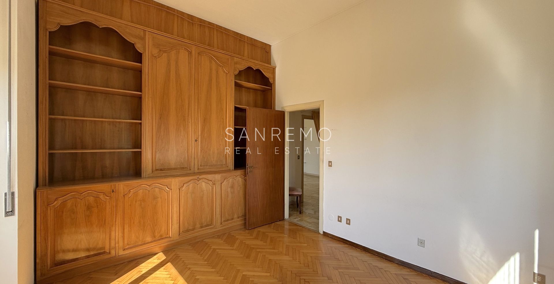 Prestigioso appartamento in villa con splendida vista mare