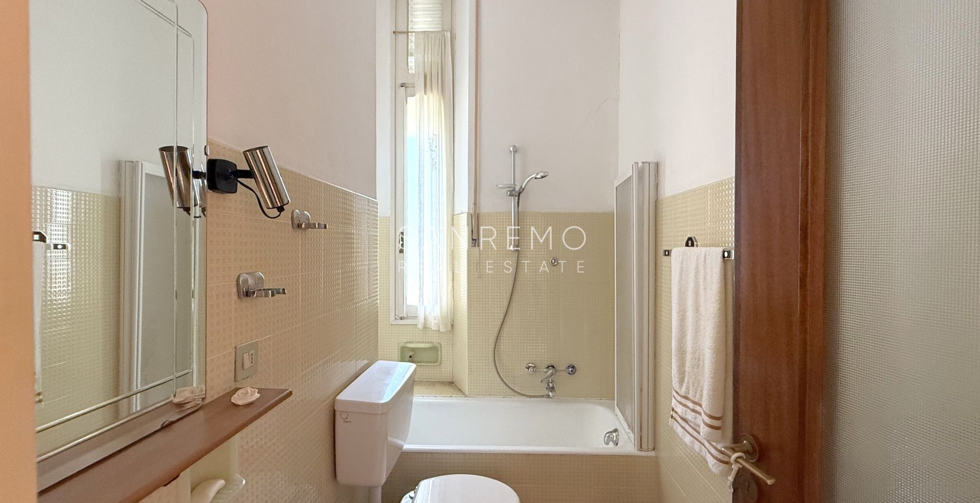Prestigioso appartamento in villa con splendida vista mare