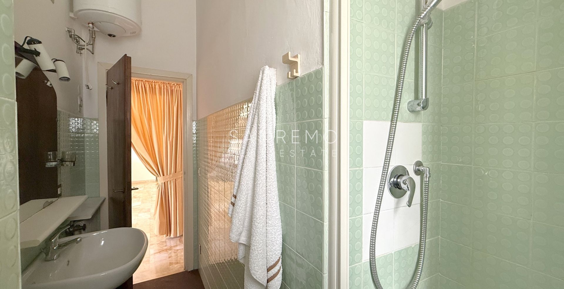 Prestigioso appartamento in villa con splendida vista mare