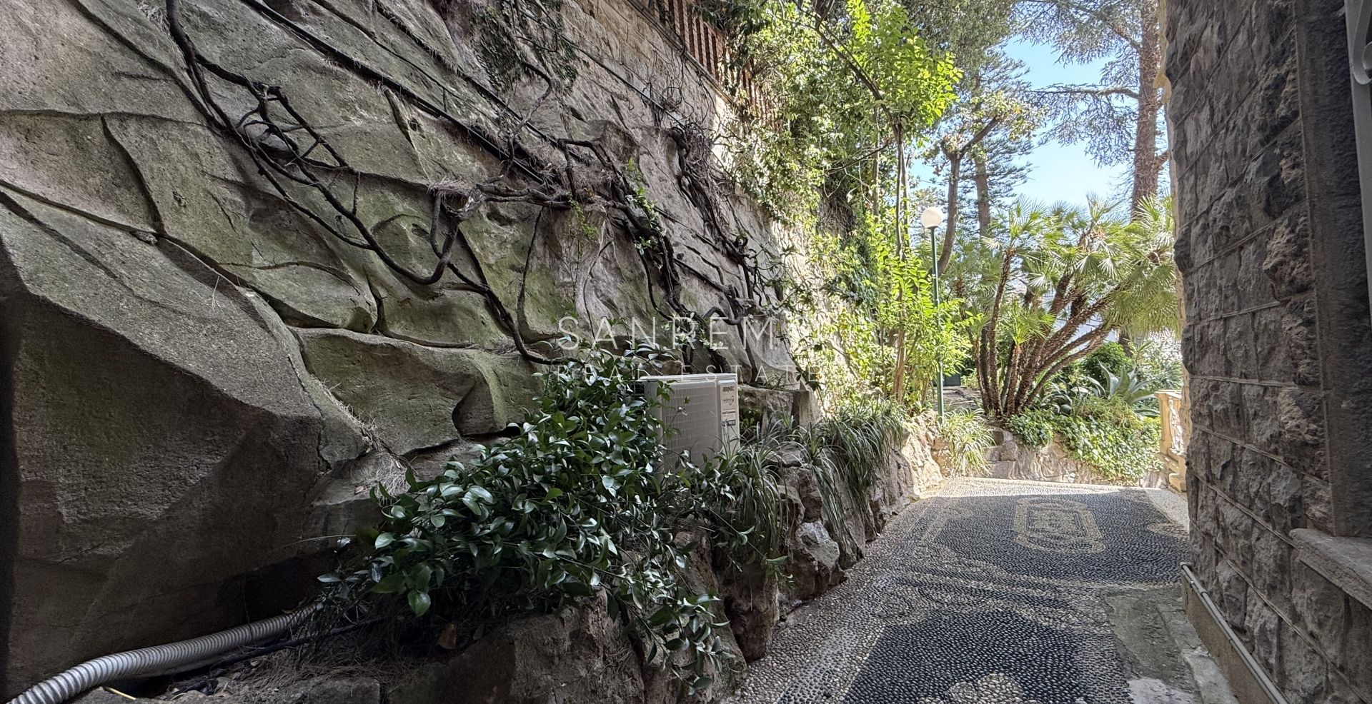 Prestigioso appartamento in villa con splendida vista mare