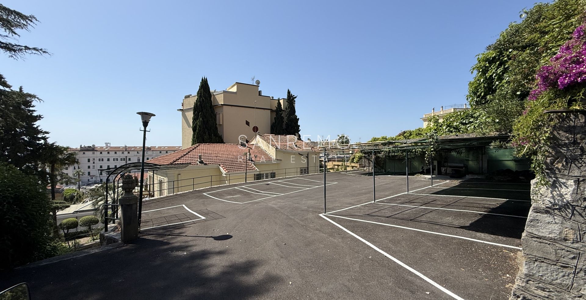Prestigioso appartamento in villa con splendida vista mare