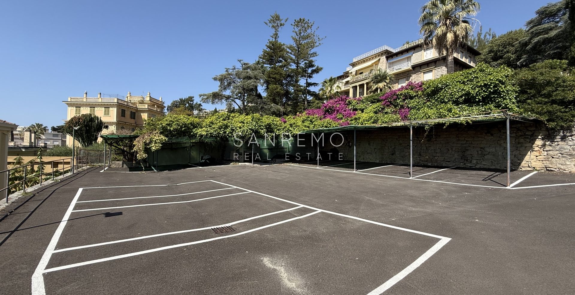 Prestigioso appartamento in villa con splendida vista mare