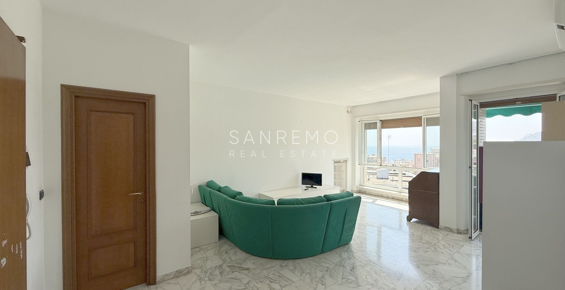 Luminoso appartamento con terrazzo a pochi minuti a piedi dal mare