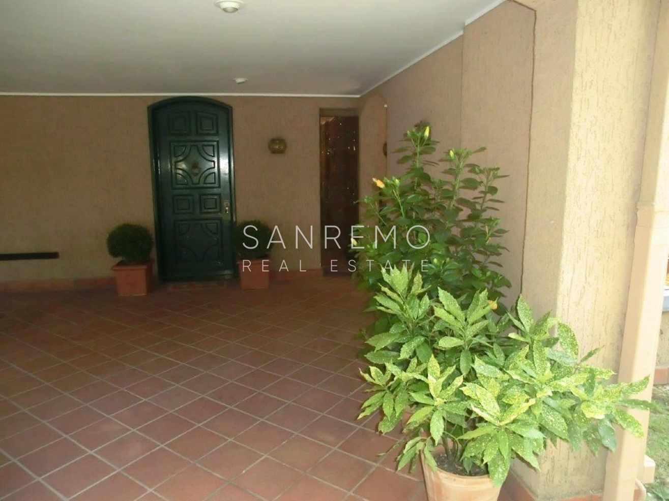 Villa sul mare con giardino e parcheggio