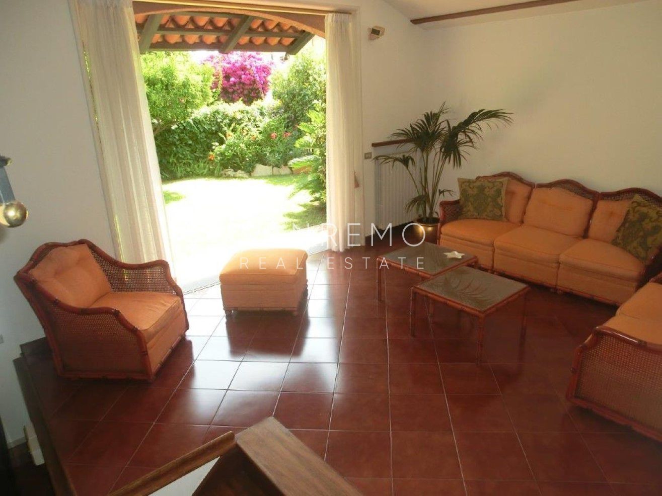Villa sul mare con giardino e parcheggio
