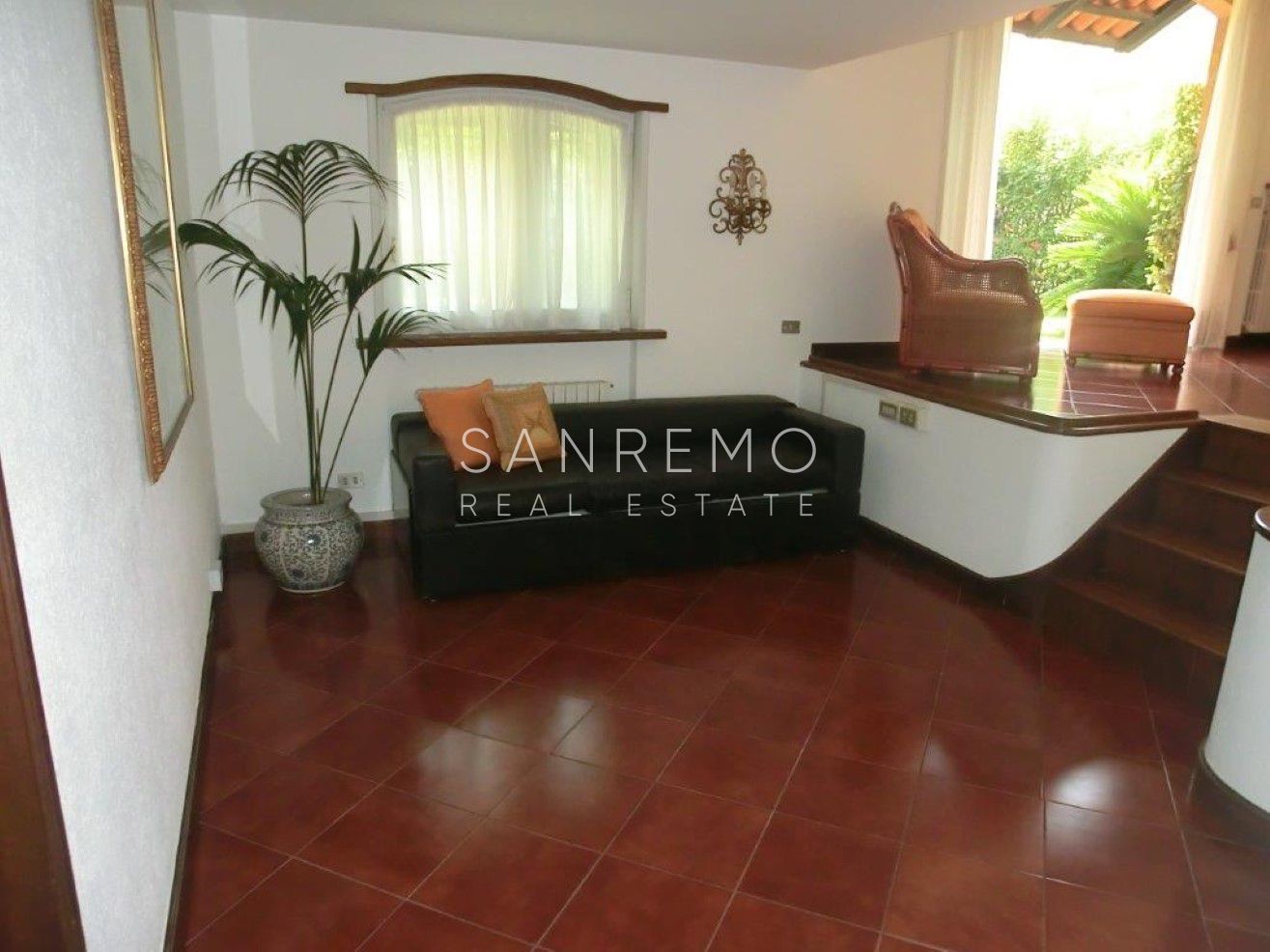 Villa sul mare con giardino e parcheggio