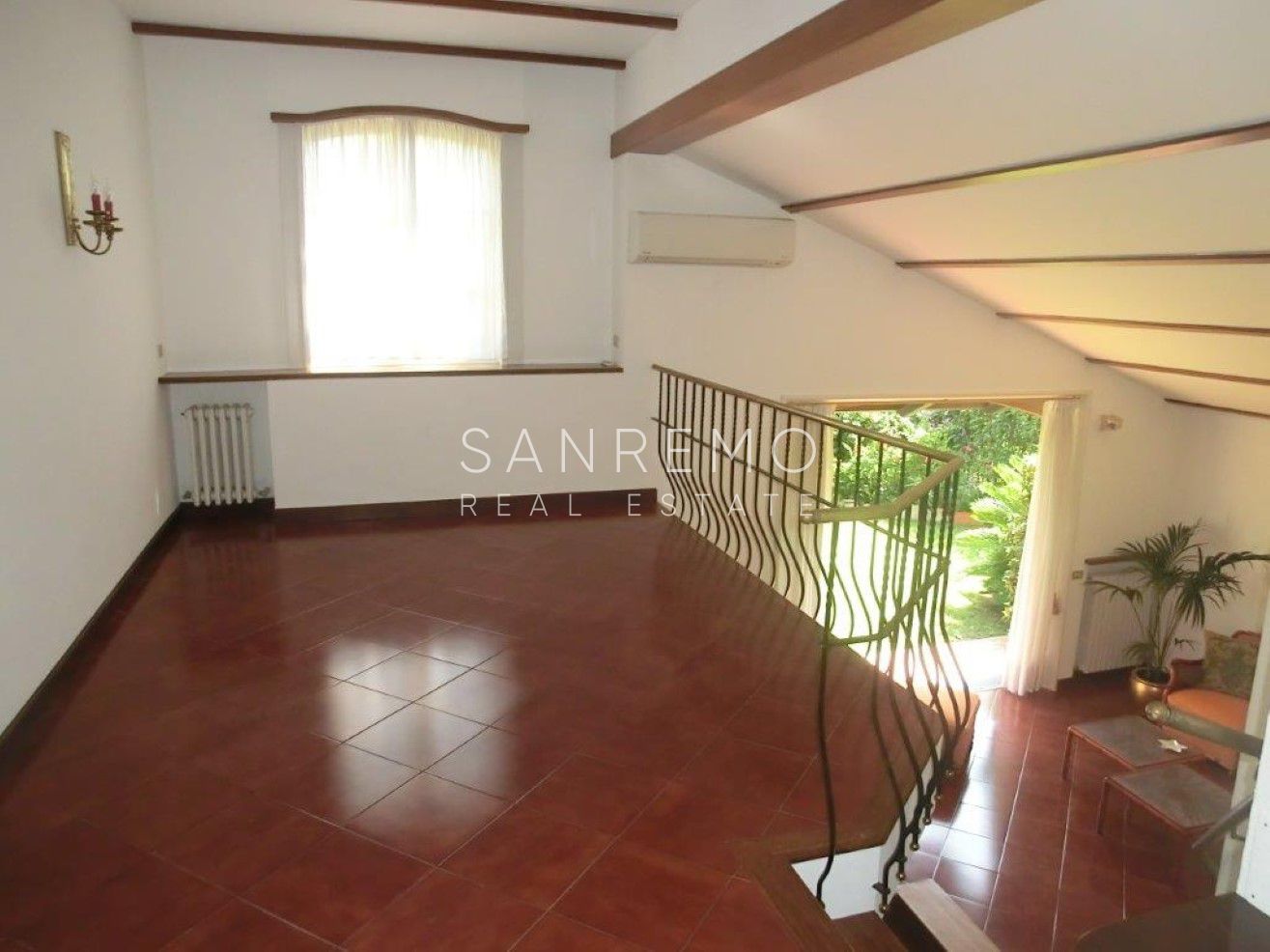 Villa sul mare con giardino e parcheggio