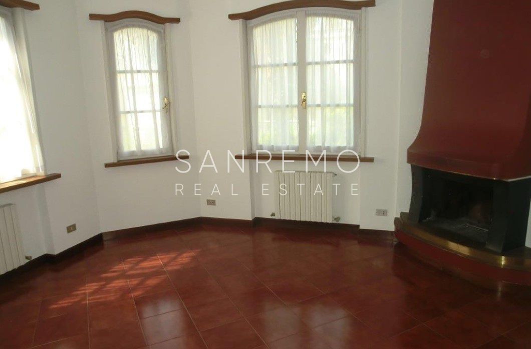 Villa sul mare con giardino e parcheggio