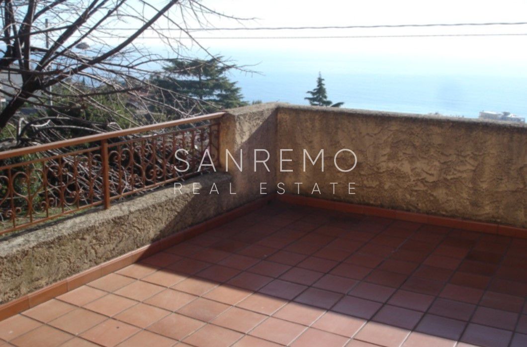 Villa su 3 piani in zona Solaro a Sanremo