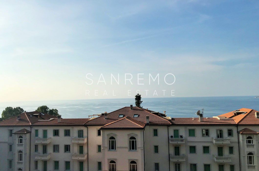 Mansarda di nuova costruzione con vista mare