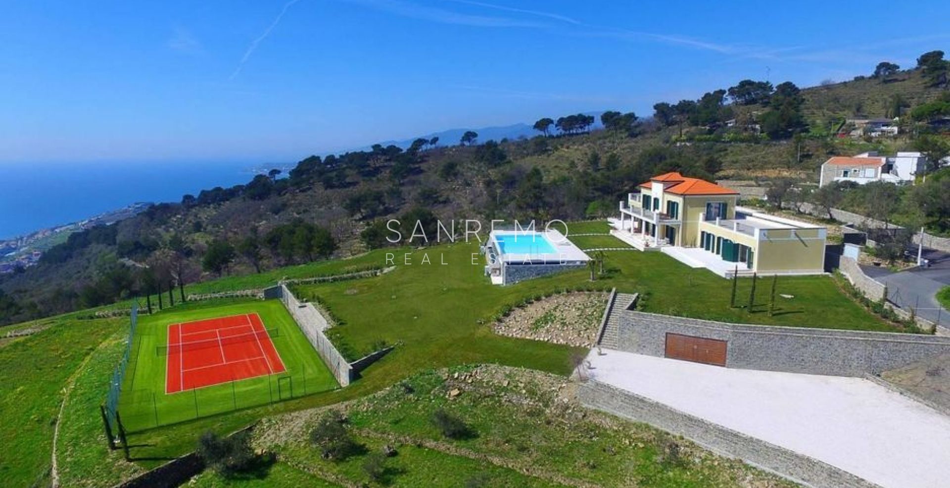 Villa di prestigio con piscina e campo da tennis