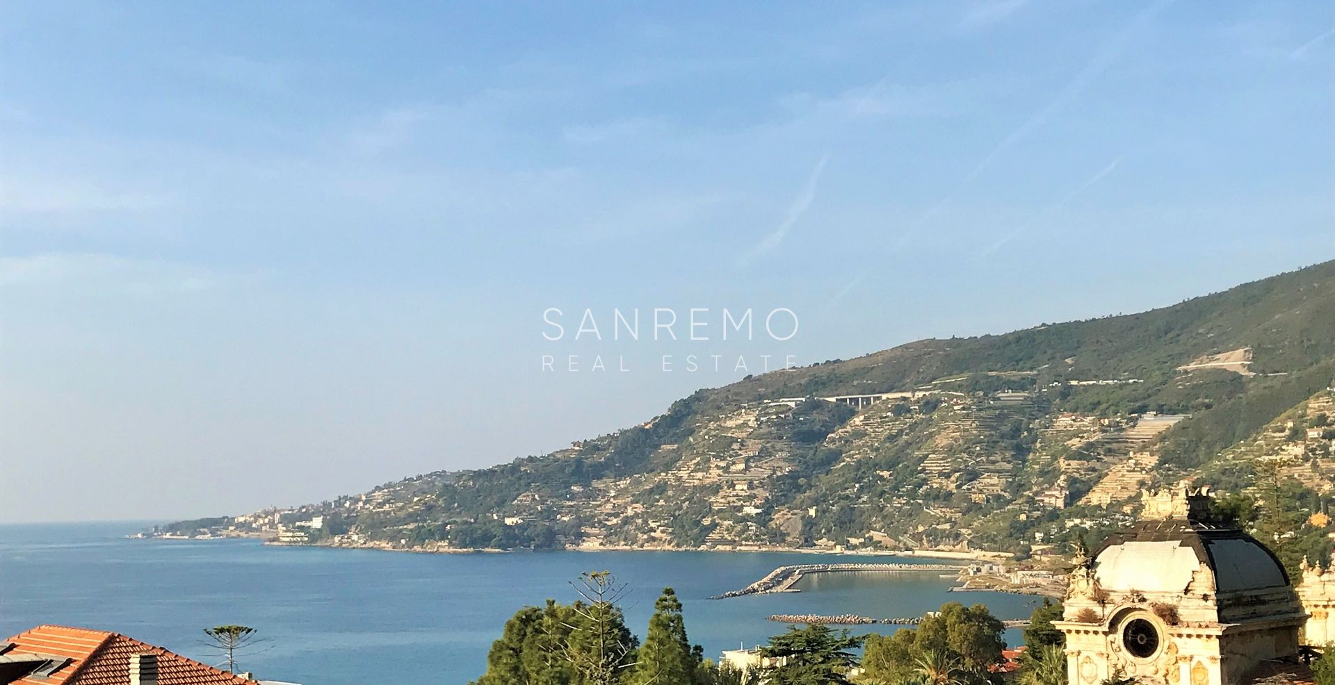 Mansarda di nuova costruzione con vista mare