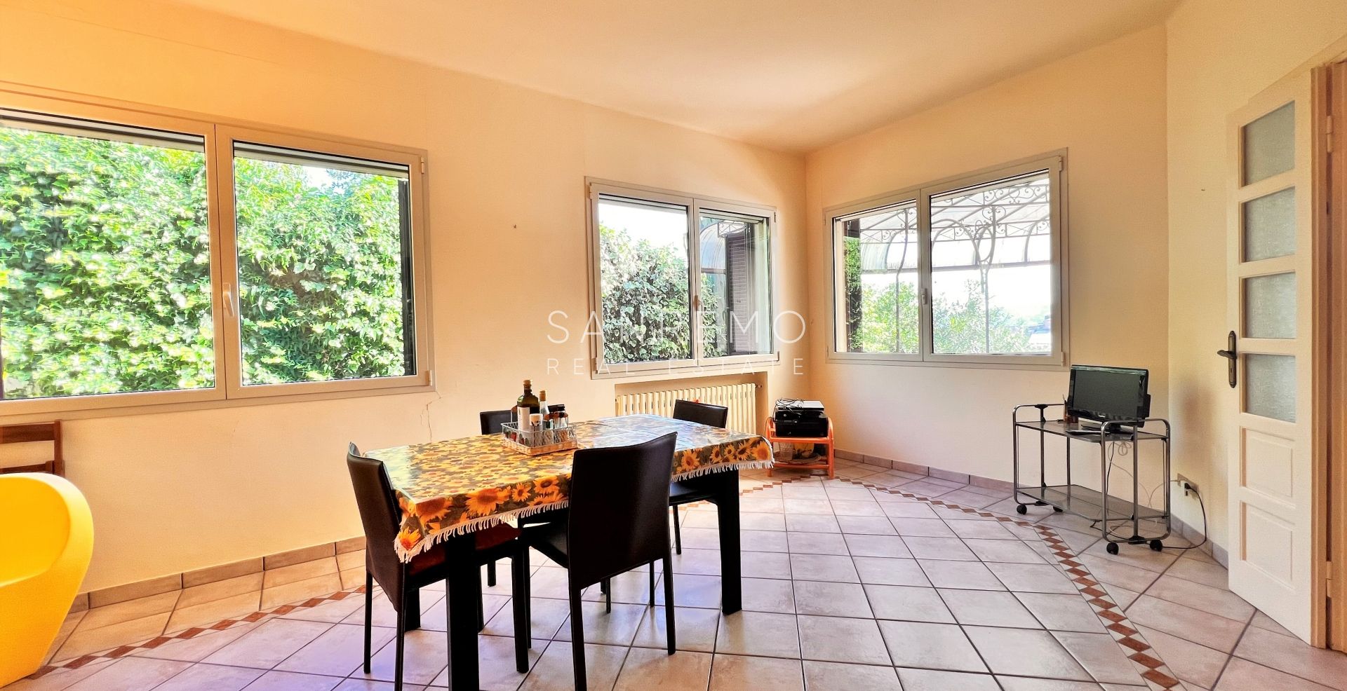 Graziosa villa con piscina sulla prima collina di Sanremo