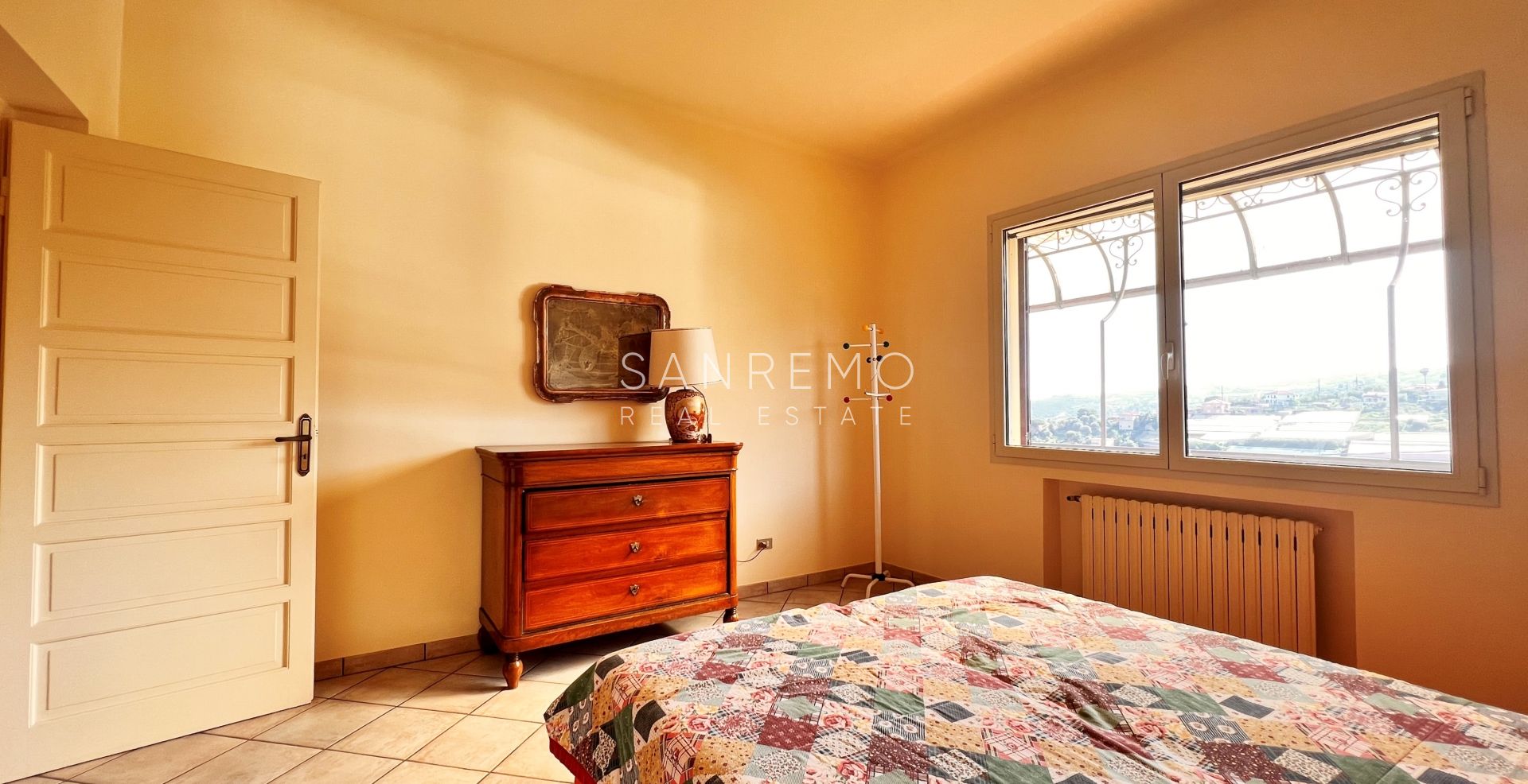 Graziosa villa con piscina sulla prima collina di Sanremo