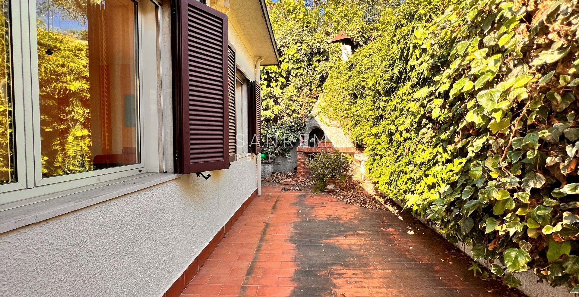 Graziosa villa con piscina sulla prima collina di Sanremo