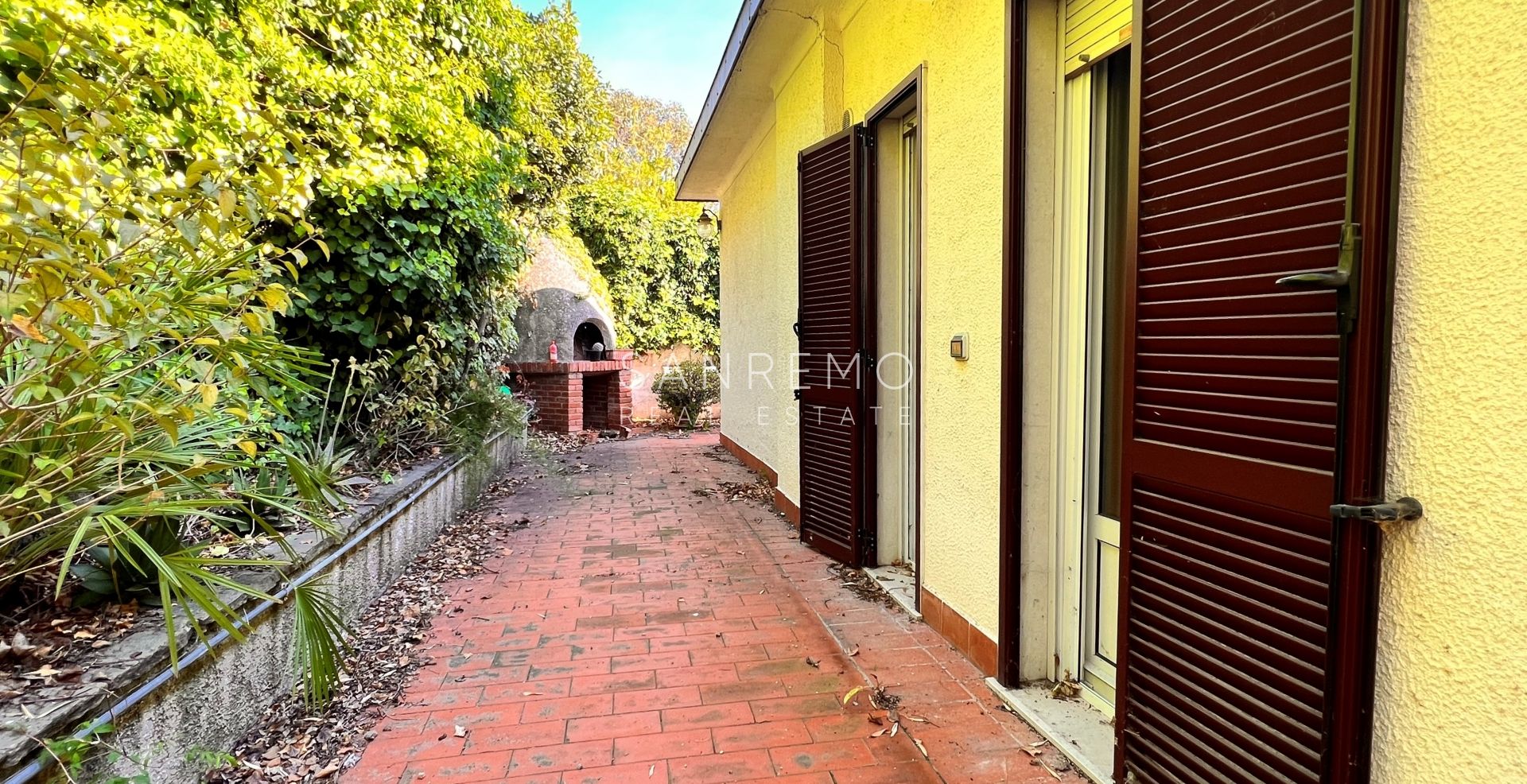 Graziosa villa con piscina sulla prima collina di Sanremo