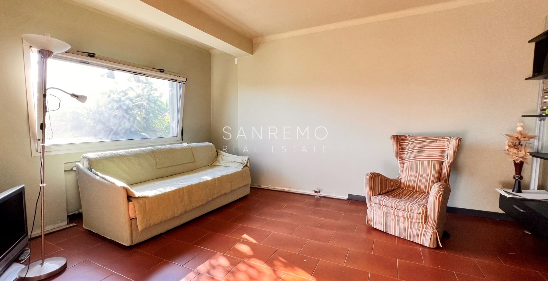 Graziosa villa con piscina sulla prima collina di Sanremo