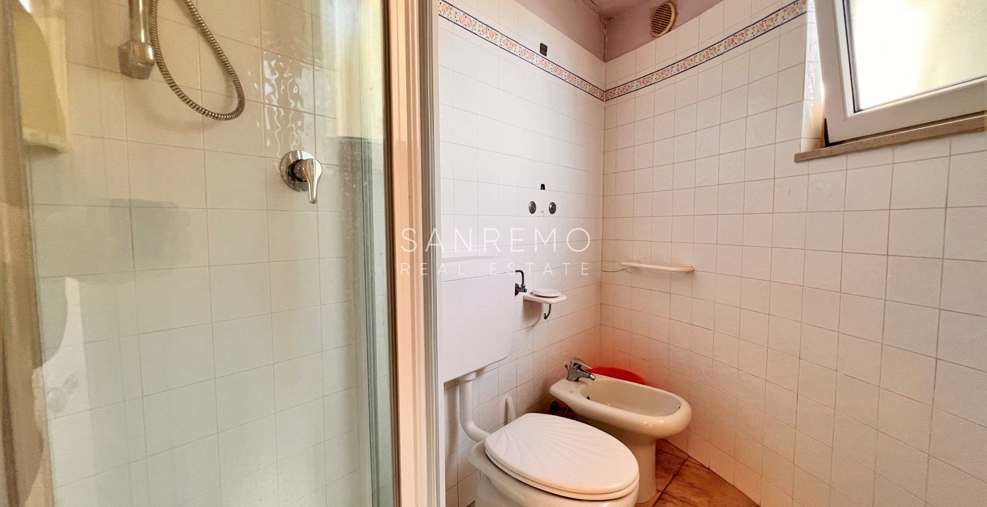 Graziosa villa con piscina sulla prima collina di Sanremo