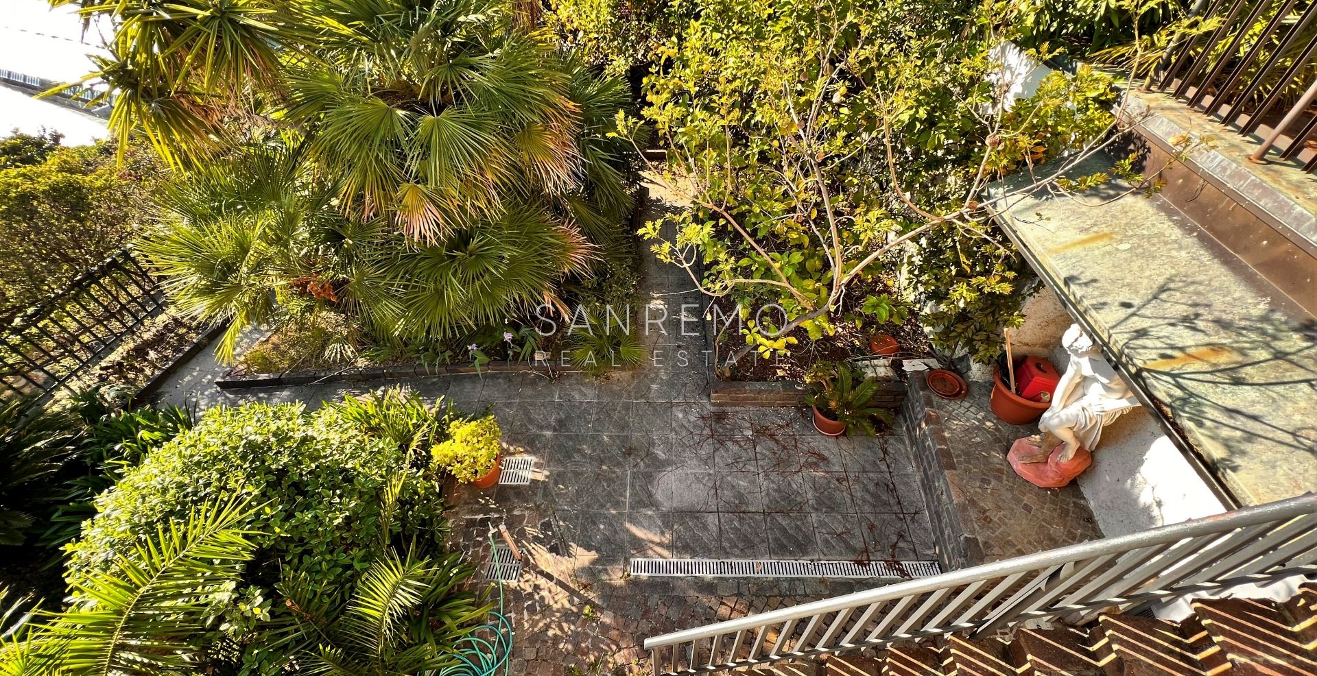 Graziosa villa con piscina sulla prima collina di Sanremo