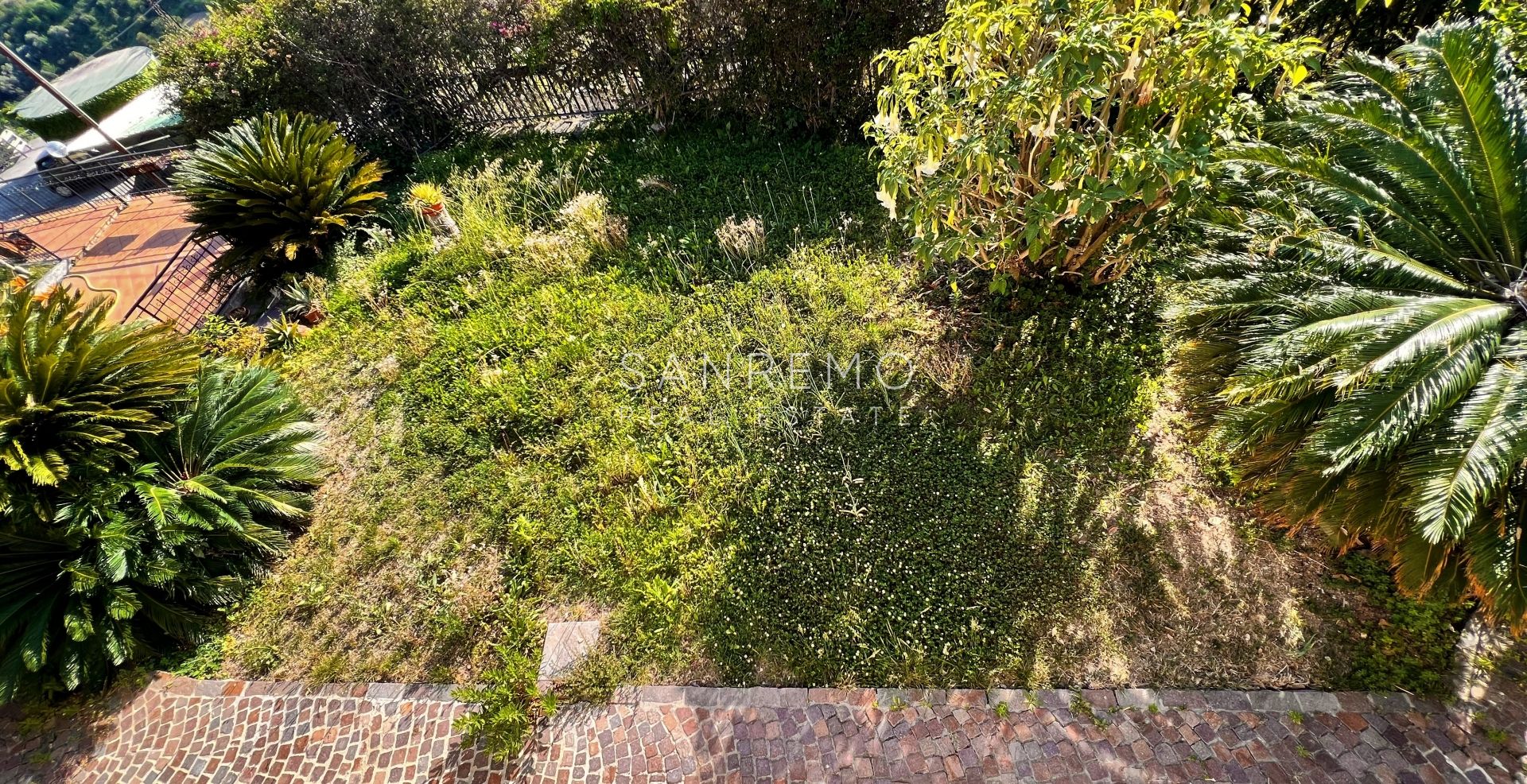 Graziosa villa con piscina sulla prima collina di Sanremo