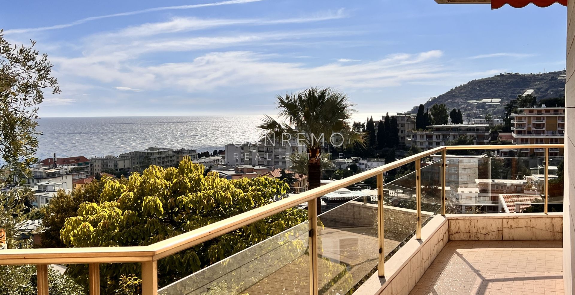 Luminoso appartamento di 100 mq con vista mare in zona tranquilla e circondata dal verde