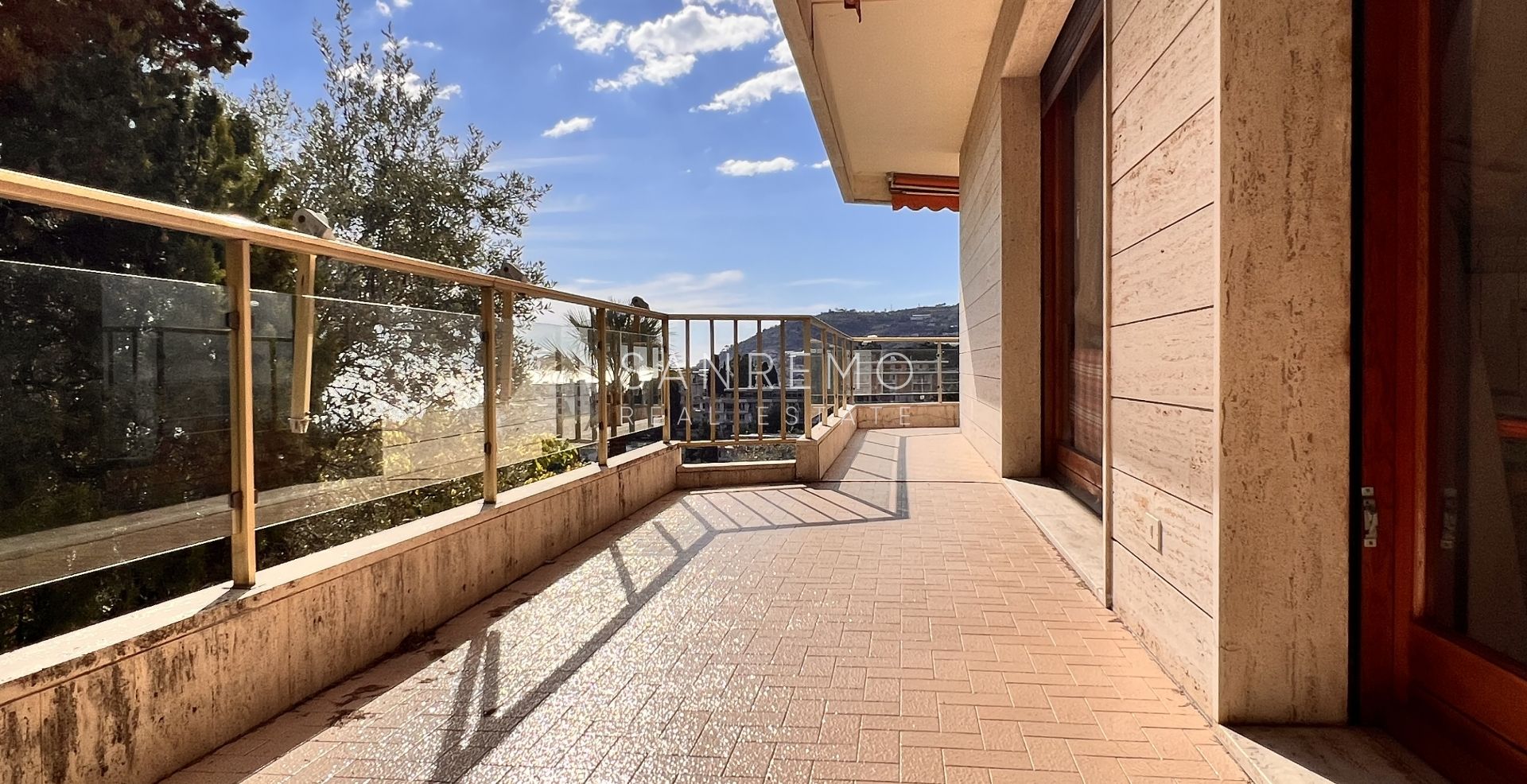 Luminoso appartamento di 100 mq con vista mare in zona tranquilla e circondata dal verde