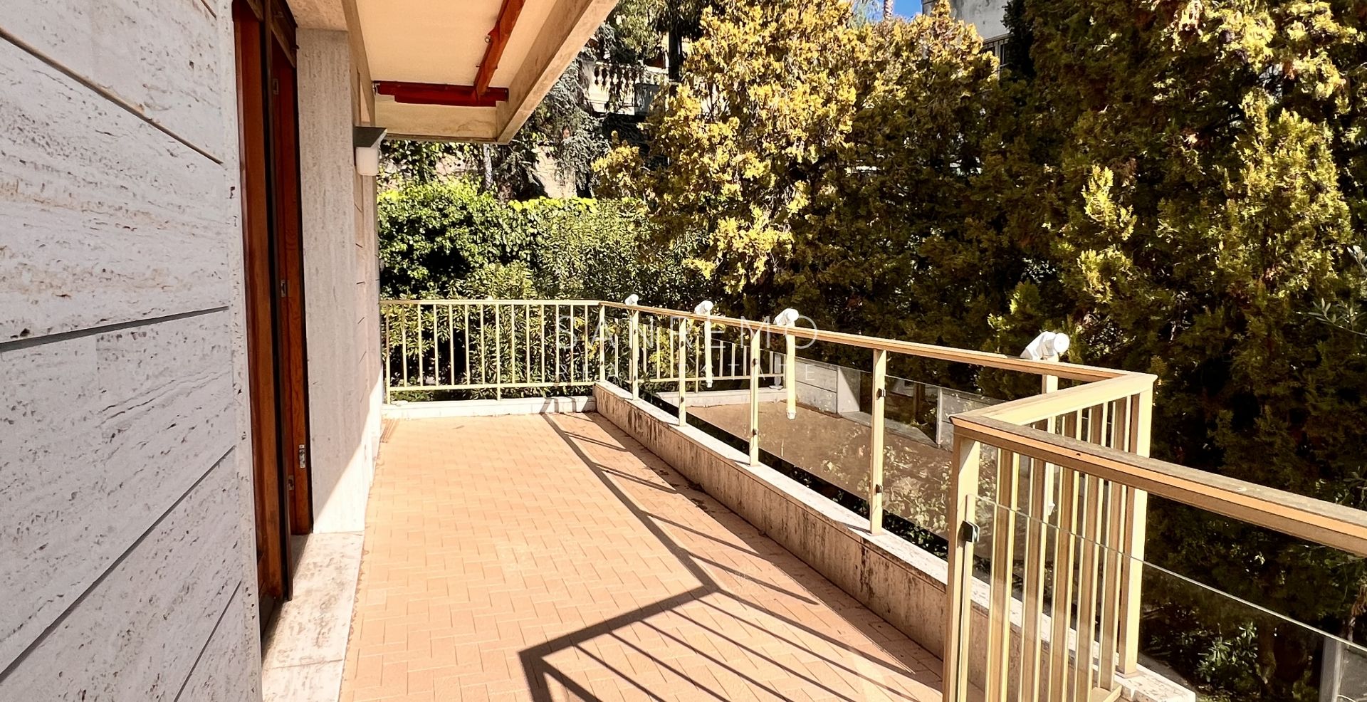 Luminoso appartamento di 100 mq con vista mare in zona tranquilla e circondata dal verde