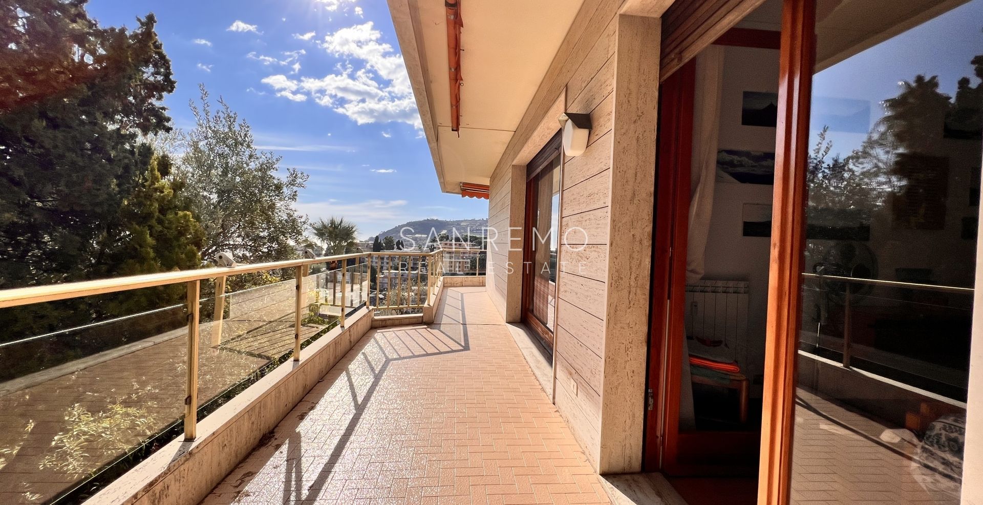 Luminoso appartamento di 100 mq con vista mare in zona tranquilla e circondata dal verde